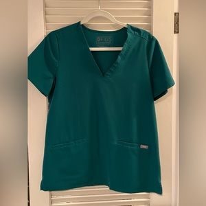 FIGS Casma Three-Pocket Scrub Top - Hunter Green - Size Small